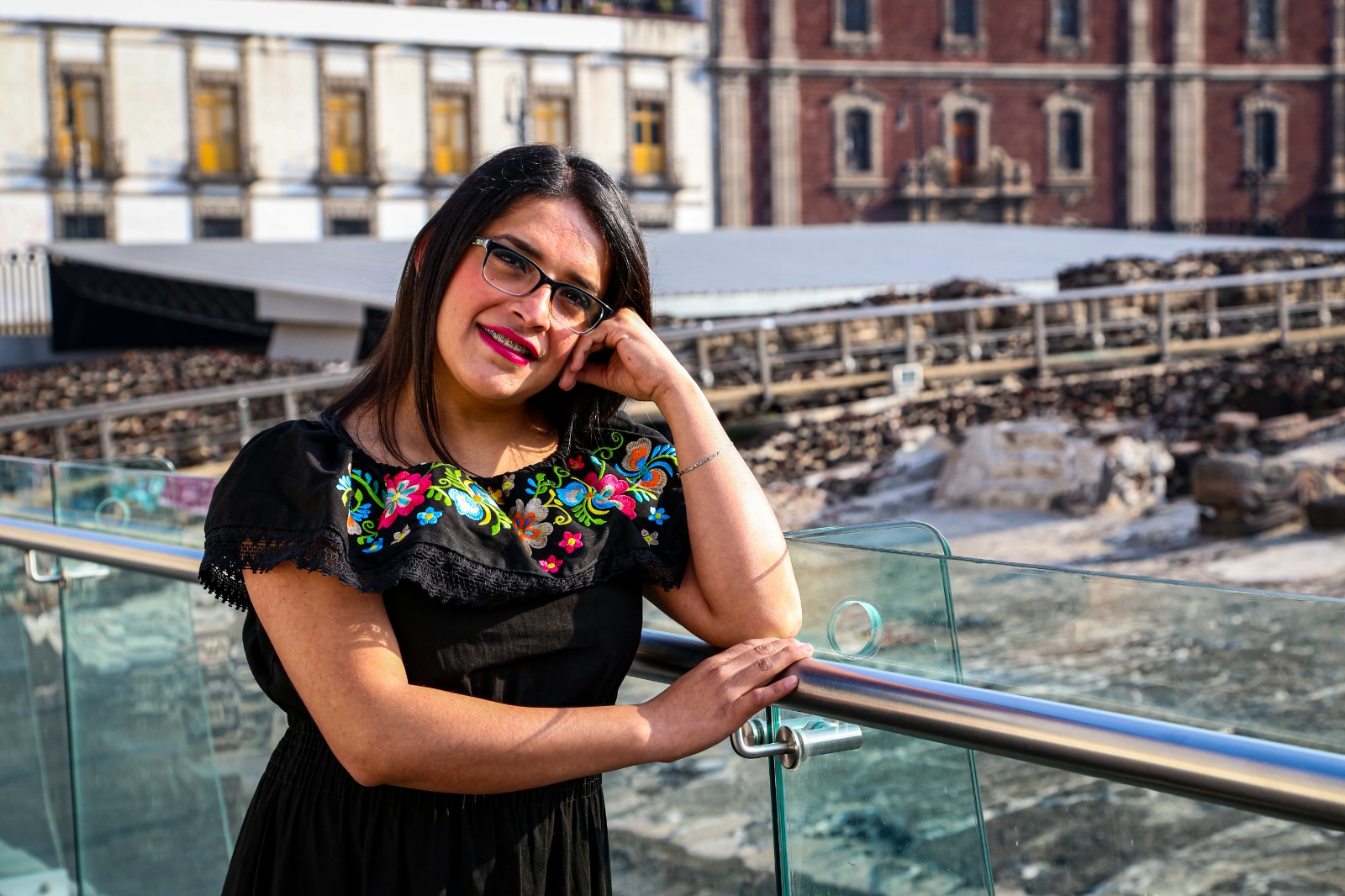 Rub? Gudi?o posando en el Centro de la CdMx