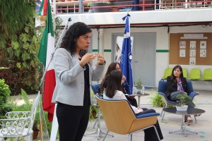 La int?rprete de LSM Priscila Ambrosio en el foro 