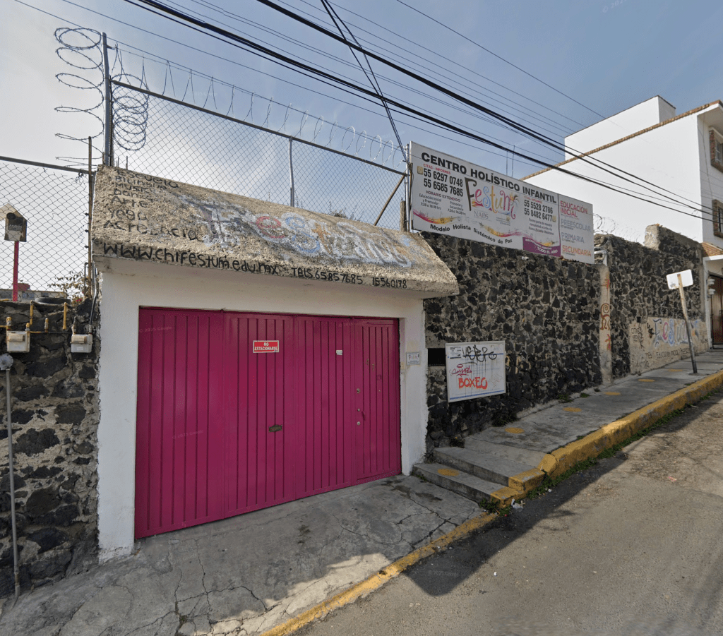 Fachada del Colegio Holístico Infantil, en Tlalpan, CDMX