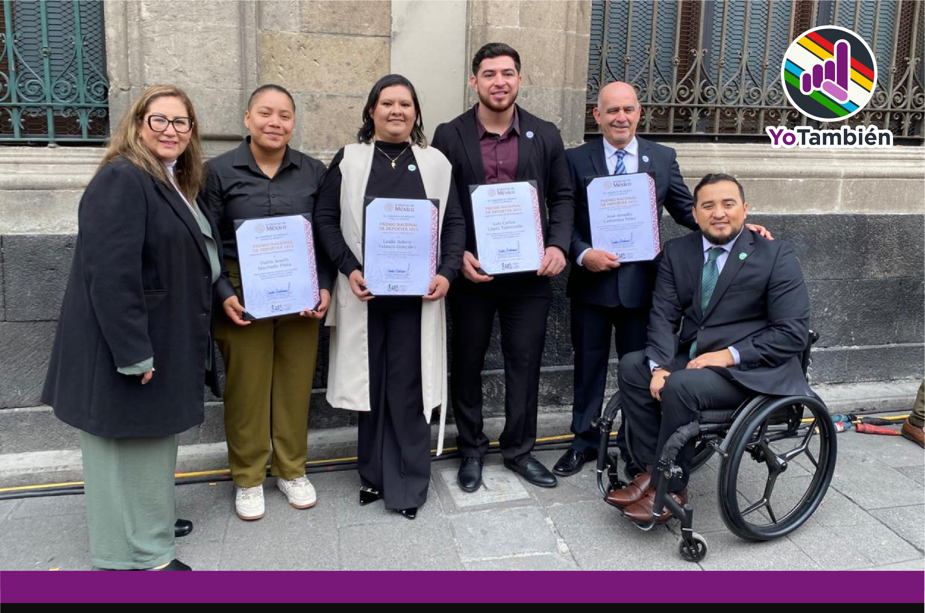 Las personas con discapacidad ganadoras al Premio Nacional del Deporte posando para una foto
