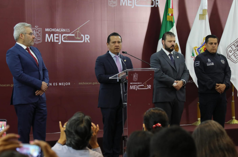 Ilustración de funcionarios del gobierno de Michoacán durante una conferencia de prensa de la Fiscalía.