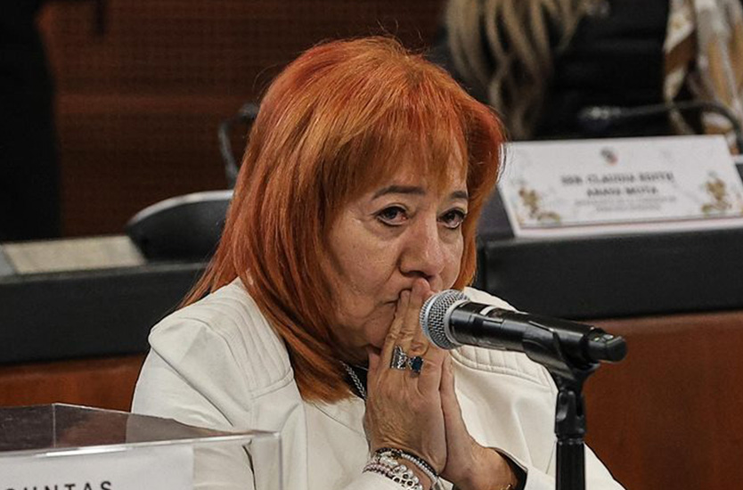 Rosario Piedra Ibarra, presidenta de la CNDH, durante una comparecencia pública con cara preocupada