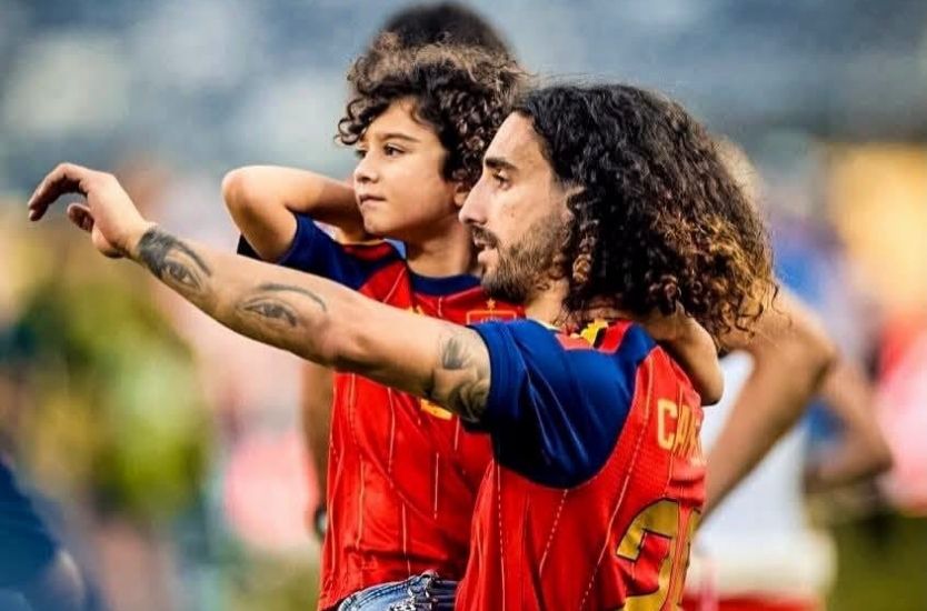 Marc Cucurella campeón del mundo con España y su hijo Mateo
